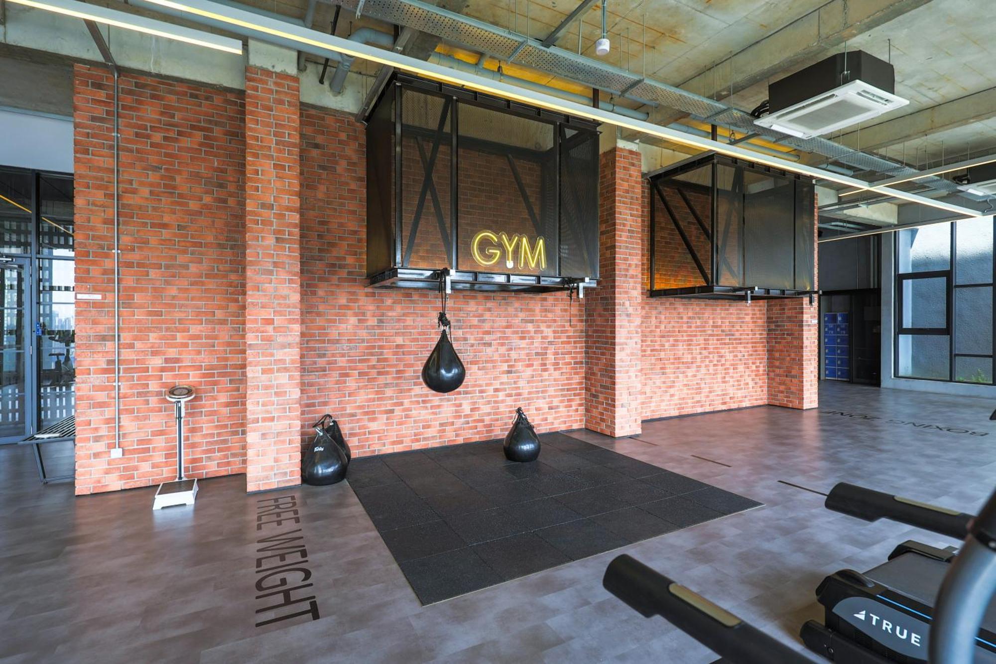 Ferienwohnung Millerz Square By Mykey Kuala Lumpur Exterior foto The gym at the hotel