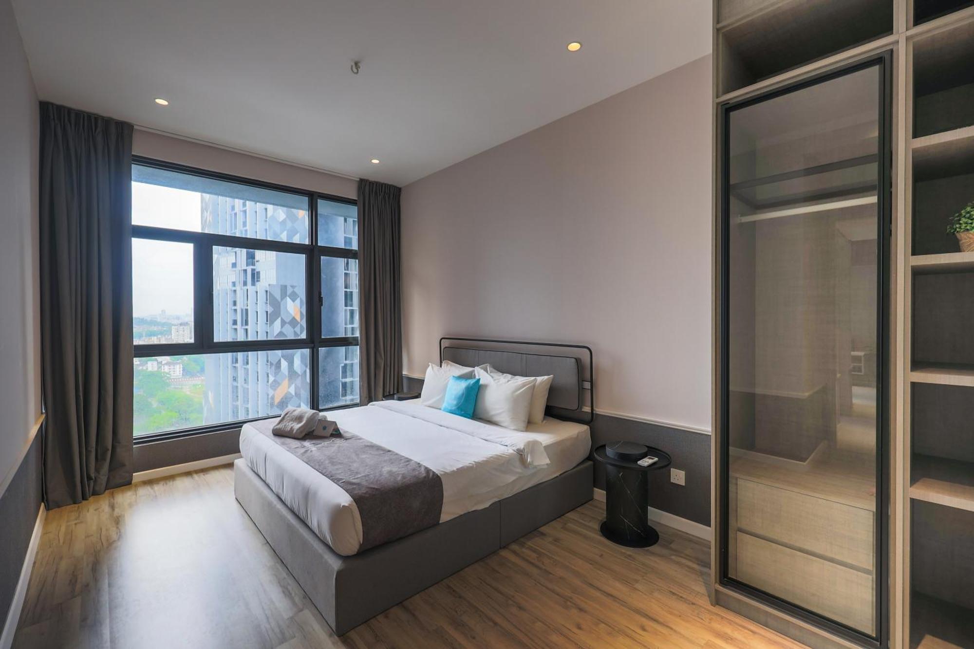 Ferienwohnung Millerz Square By Mykey Kuala Lumpur Exterior foto A bedroom at the hotel
