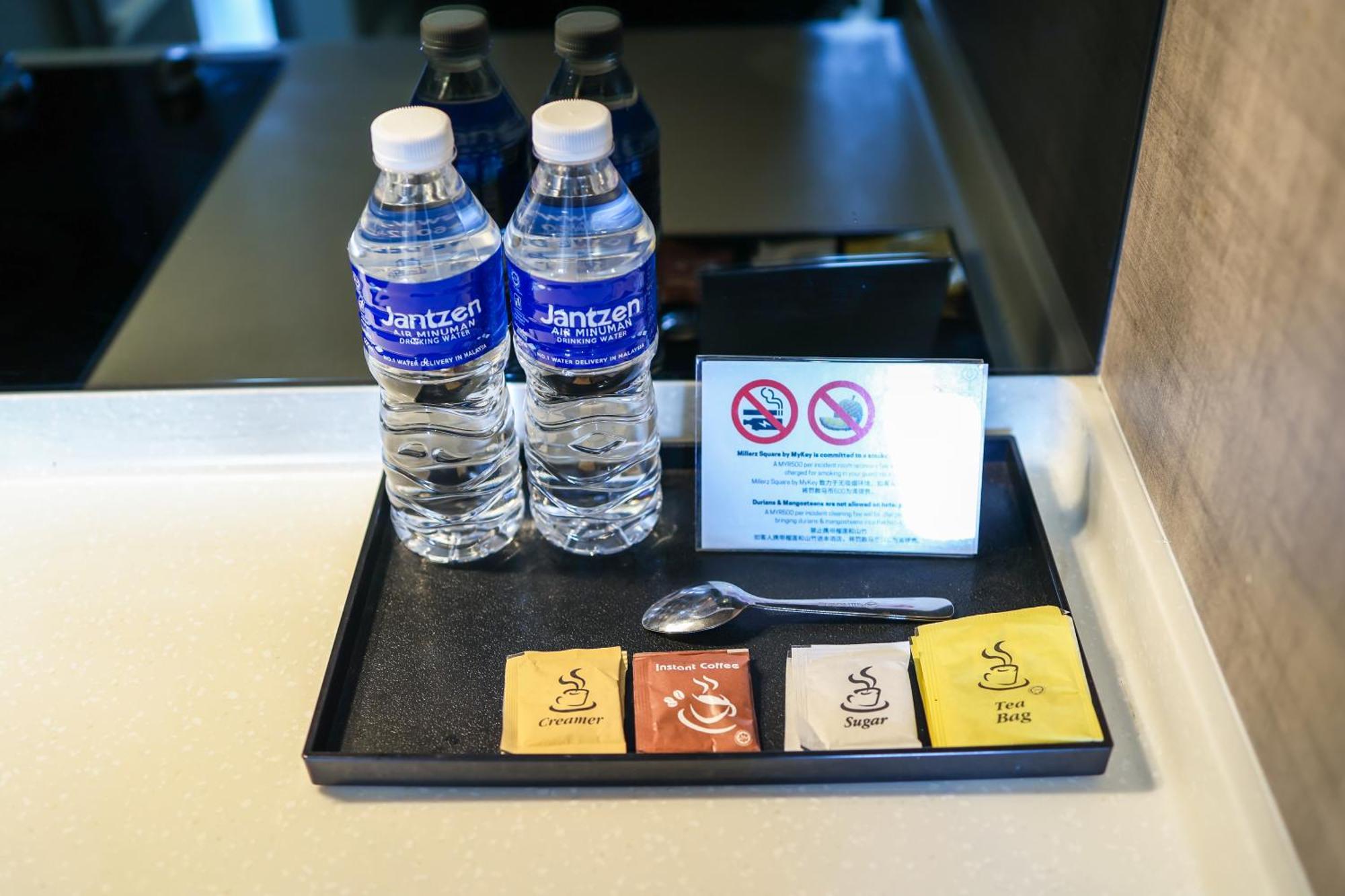 Ferienwohnung Millerz Square By Mykey Kuala Lumpur Exterior foto Bottled water and tea bags in a hotel room