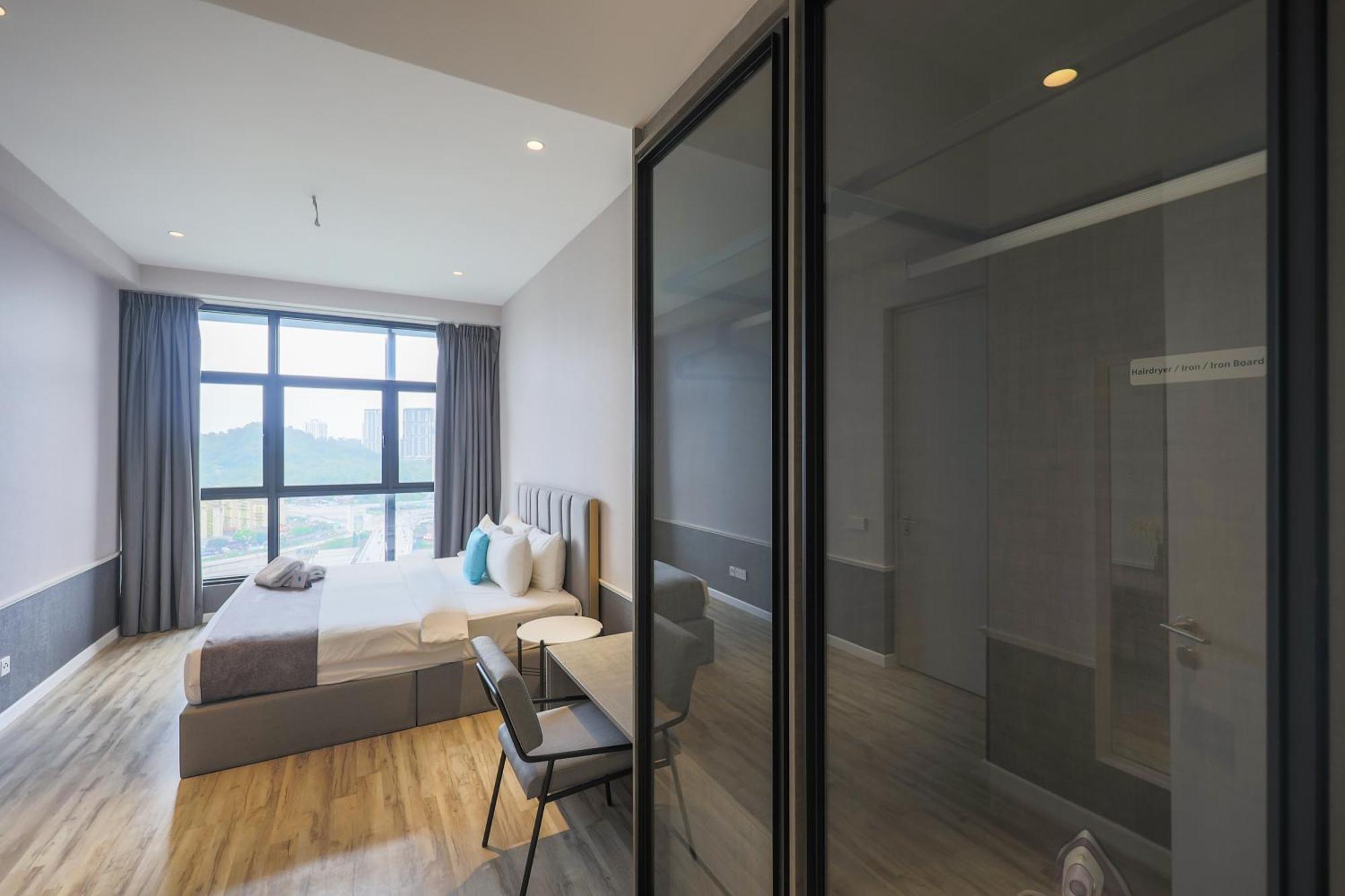Ferienwohnung Millerz Square By Mykey Kuala Lumpur Exterior foto A bedroom at the hotel